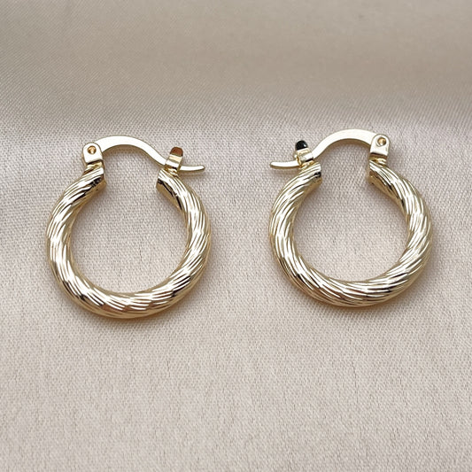 Oro Laminado Small Hoop, Gold Filled Style Diamond Cutting Finish, Golden Finish