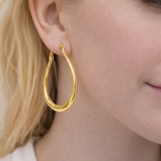 Oro Laminado Medium Hoop, Gold Filled Style Hollow Design, Diamond Cutting Finish, Golden Finish