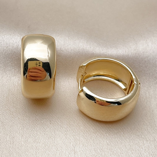 Oro Laminado Huggie Hoop, Gold Filled Style Polished, Golden Finish