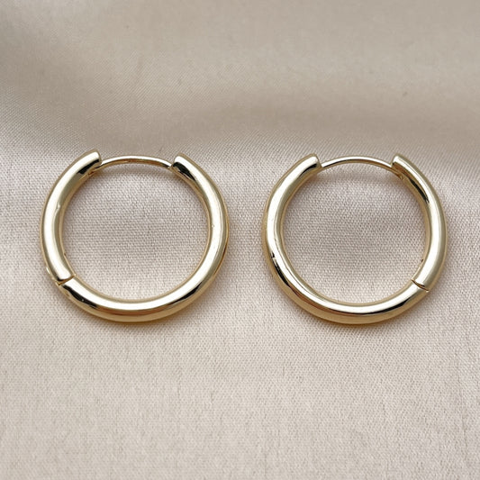 Oro Laminado Huggie Hoop, Gold Filled Style Polished, Golden Finish