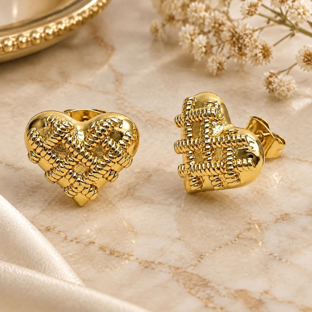 Oro Laminado Stud Earring, Gold Filled Style Heart Design, Polished, Golden Finish
