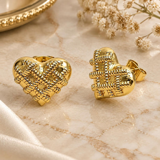 Oro Laminado Stud Earring, Gold Filled Style Heart Design, Polished, Golden Finish