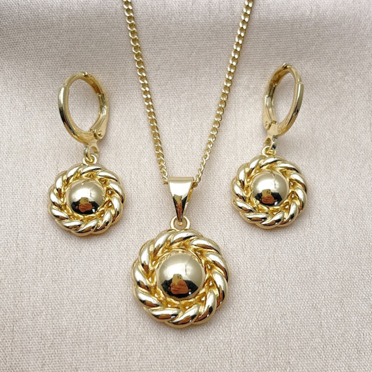 Oro Laminado Earring and Pendant Adult Set, Gold Filled Style Flower Design, Polished, Golden Finish