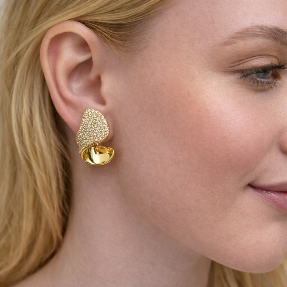 Oro Laminado Stud Earring, Gold Filled Style with White Cubic Zirconia, Polished, Golden Finish