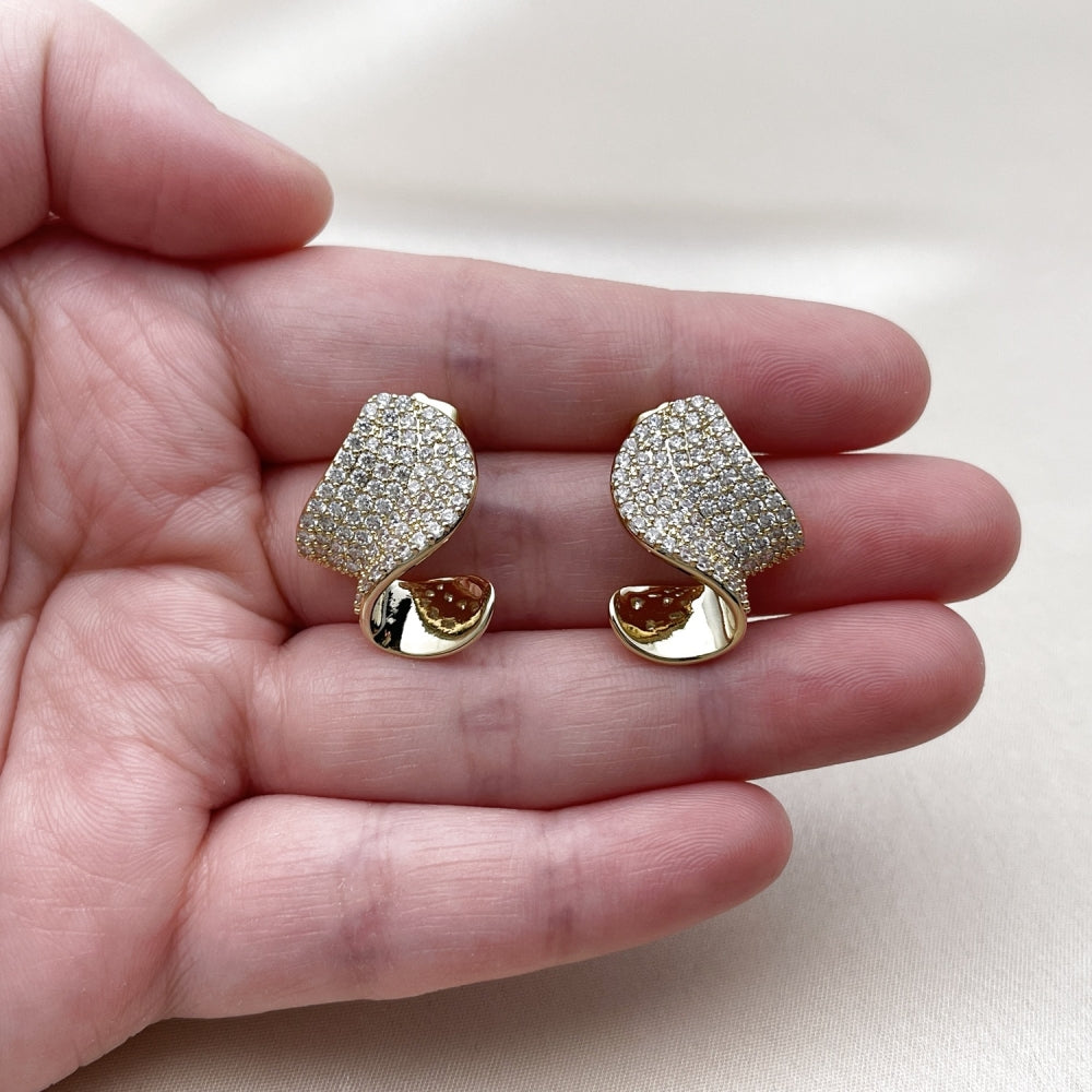 Oro Laminado Stud Earring, Gold Filled Style with White Cubic Zirconia, Polished, Golden Finish