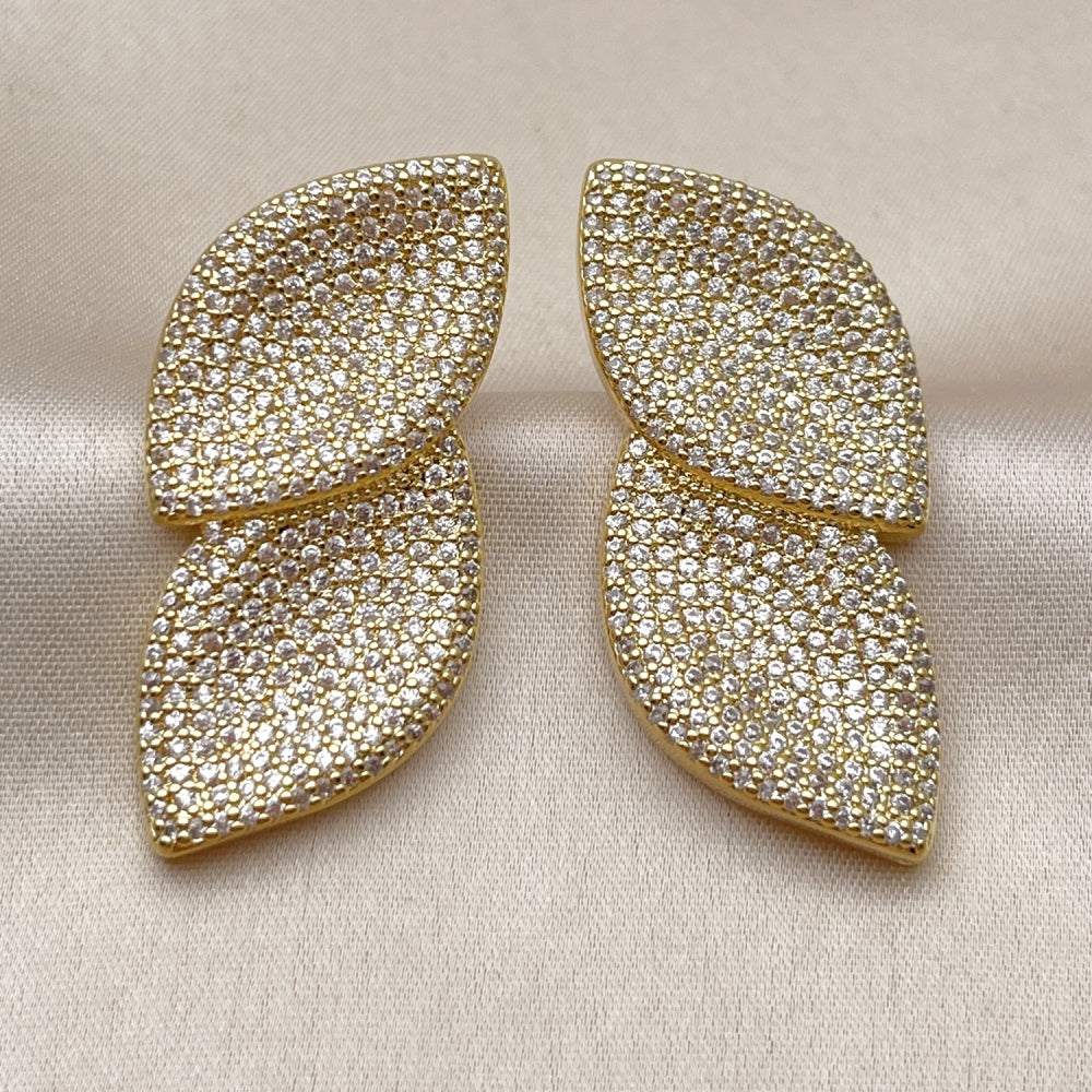 Oro Laminado Stud Earring, Gold Filled Style Leaf Design, with White Cubic Zirconia, Polished, Golden Finish