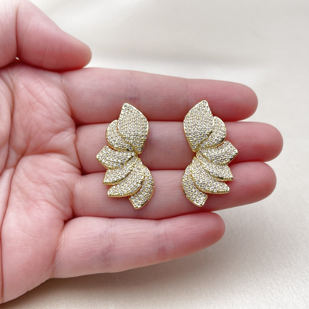 Oro Laminado Stud Earring, Gold Filled Style Flower Design, with White Cubic Zirconia, Polished, Golden Finish
