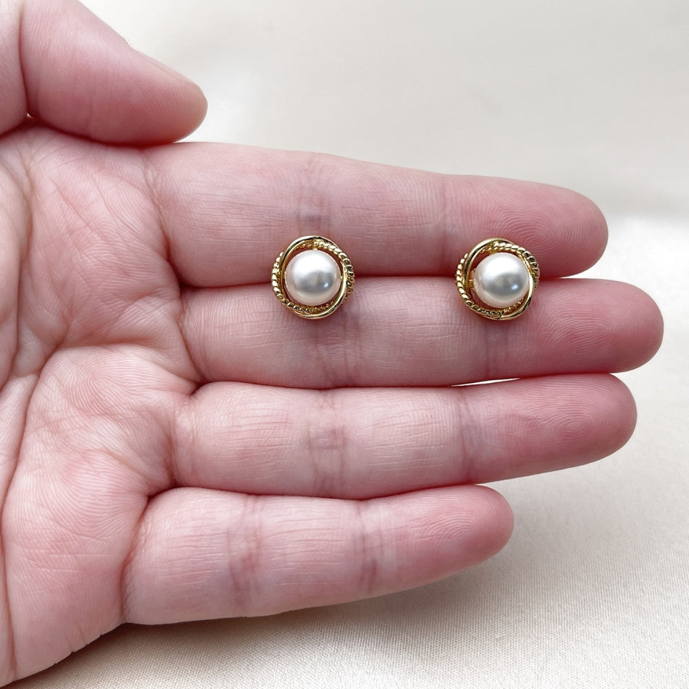 Oro Laminado Stud Earring, Gold Filled Style Love Knot and Twist Design, with Ivory Pearl, Polished, Golden Finish
