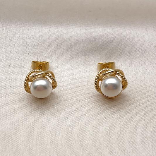 Oro Laminado Stud Earring, Gold Filled Style Love Knot and Twist Design, with Ivory Pearl, Polished, Golden Finish