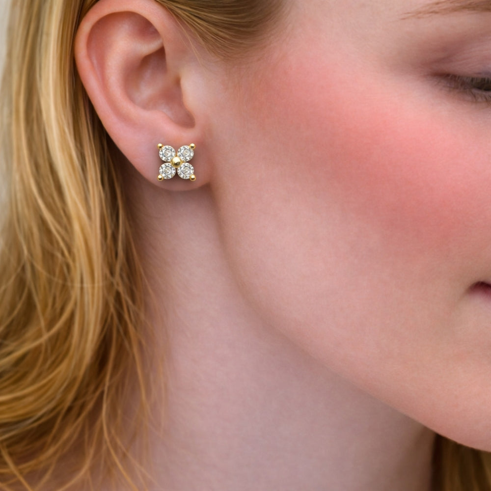 Oro Laminado Stud Earring, Gold Filled Style Four-leaf Clover Design, with White Cubic Zirconia, Polished, Golden Finish
