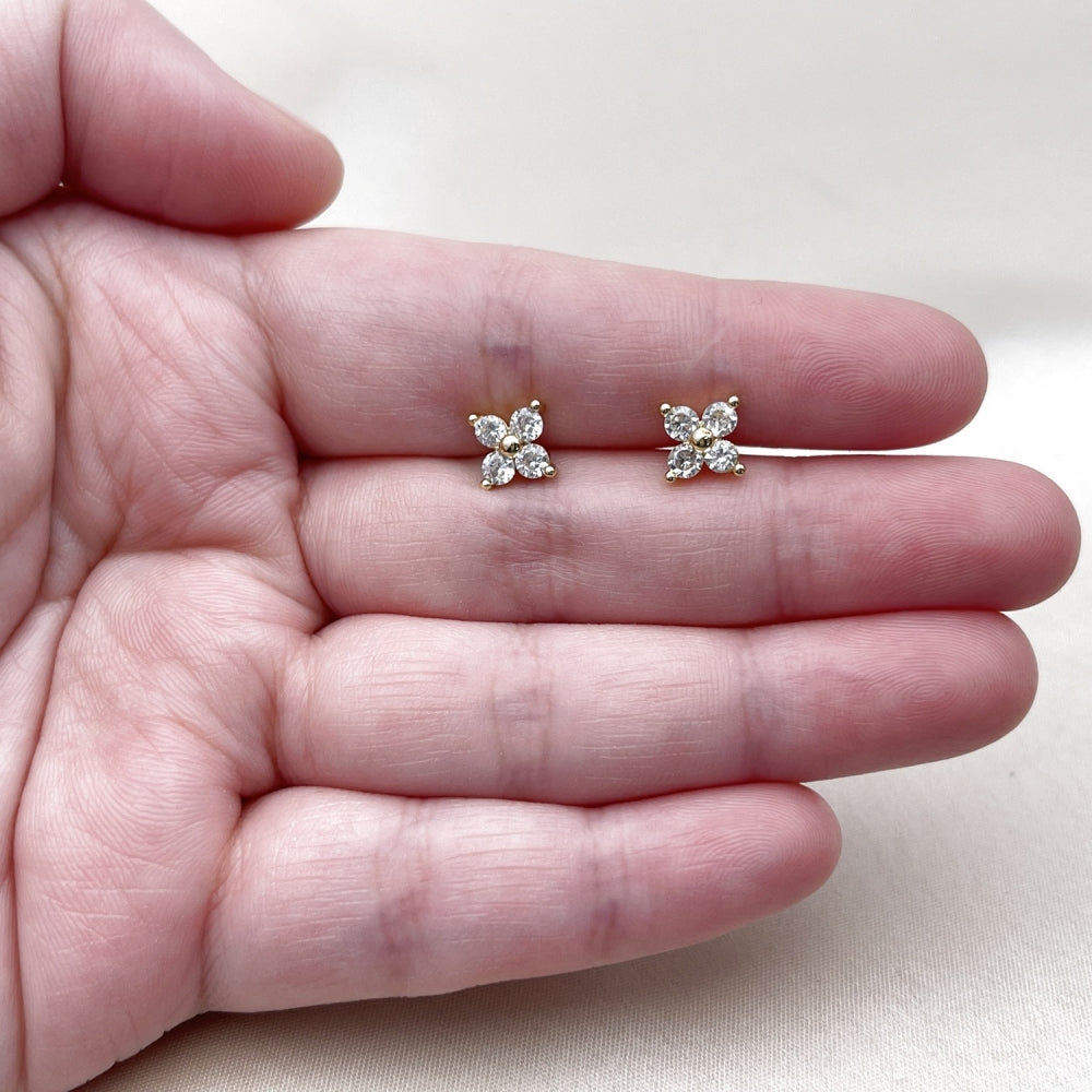 Oro Laminado Stud Earring, Gold Filled Style Four-leaf Clover Design, with White Cubic Zirconia, Polished, Golden Finish