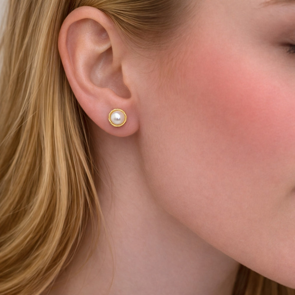 Oro Laminado Stud Earring, Gold Filled Style Ball Design, with Ivory Pearl, Polished, Golden Finish
