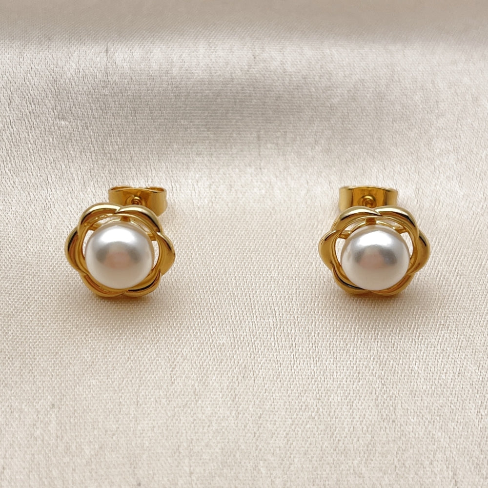 Oro Laminado Stud Earring, Gold Filled Style Flower Design, with Ivory Pearl, Polished, Golden Finish
