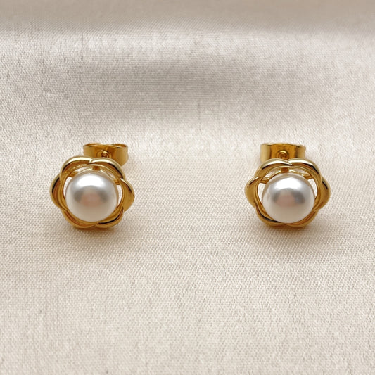 Oro Laminado Stud Earring, Gold Filled Style Flower Design, with Ivory Pearl, Polished, Golden Finish