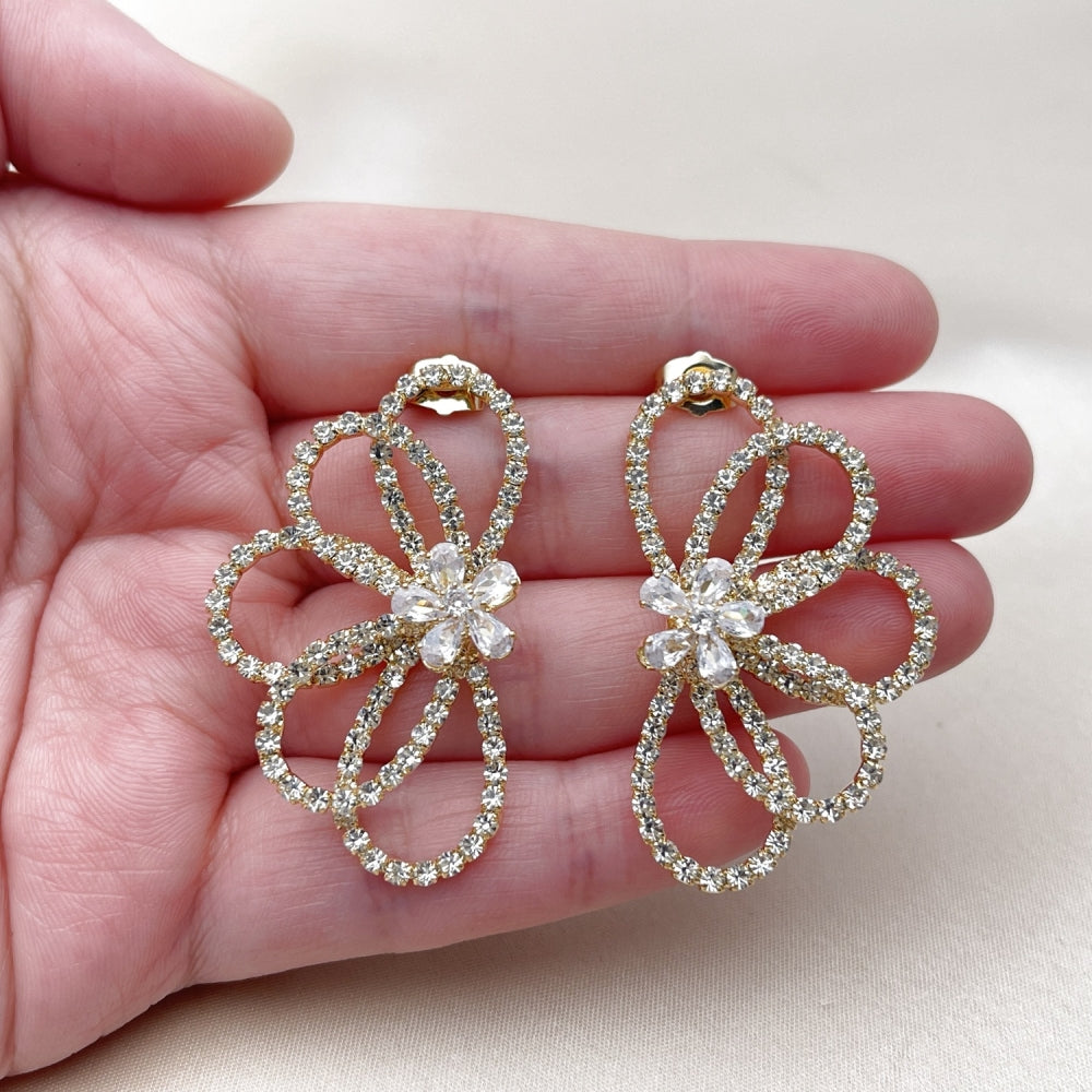 Oro Laminado Stud Earring, Gold Filled Style Flower and Teardrop Design, with White Crystal and White Cubic Zirconia, Polished, Golden Finish