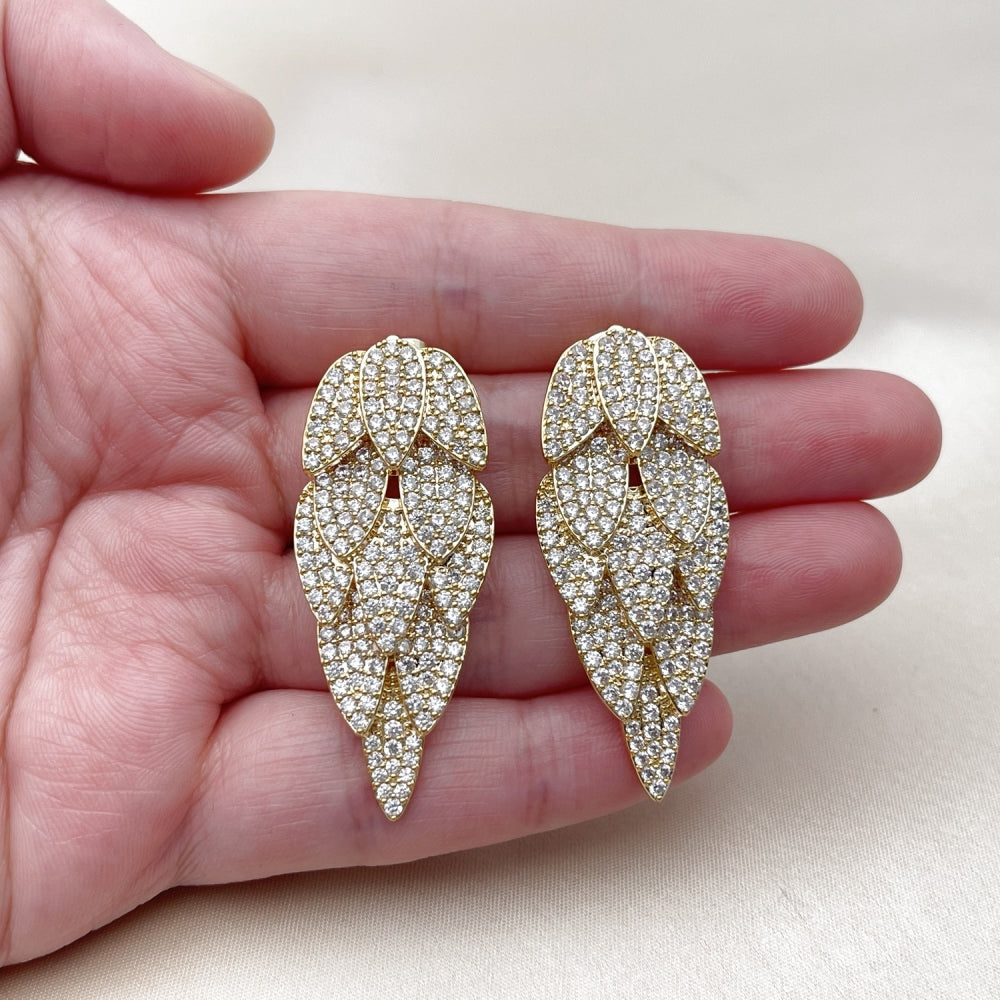 Oro Laminado Chandelier Earring, Gold Filled Style Leaf Design, with White Cubic Zirconia, Polished, Golden Finish