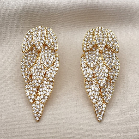 Oro Laminado Chandelier Earring, Gold Filled Style Leaf Design, with White Cubic Zirconia, Polished, Golden Finish