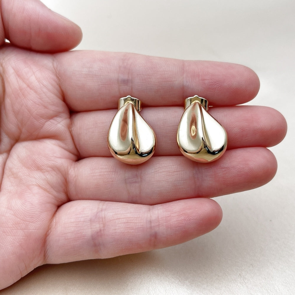 Oro Laminado Stud Earring, Gold Filled Style Teardrop Design, Polished, Golden Finish