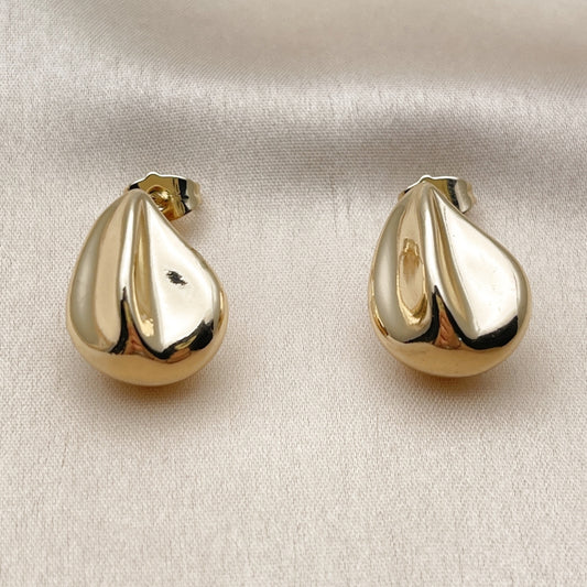 Oro Laminado Stud Earring, Gold Filled Style Teardrop Design, Polished, Golden Finish