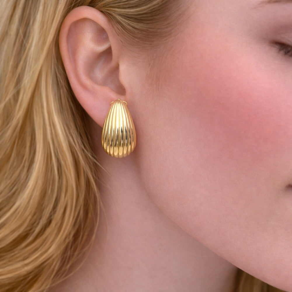 Oro Laminado Stud Earring, Gold Filled Style Teardrop Design, Polished, Golden Finish