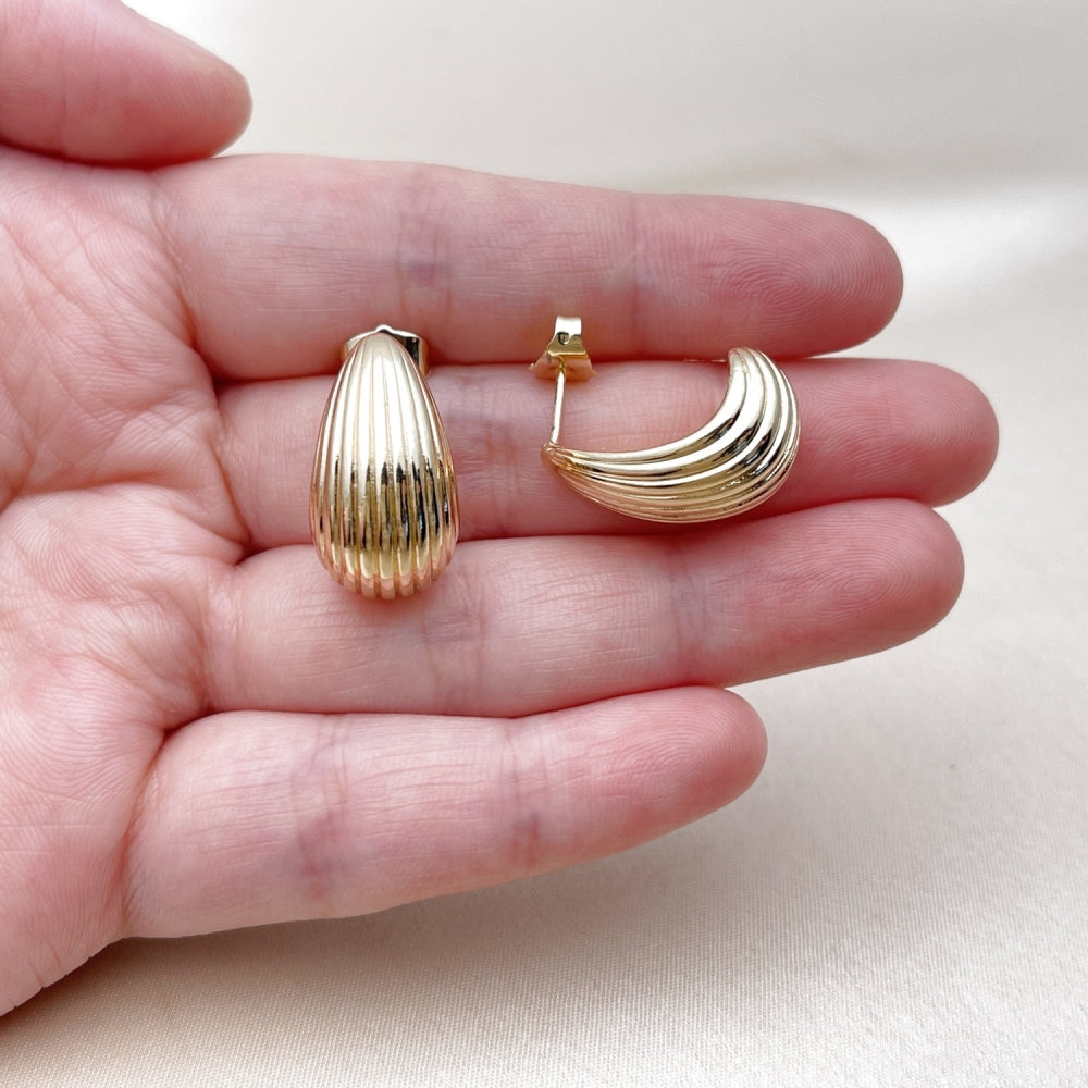 Oro Laminado Stud Earring, Gold Filled Style Teardrop Design, Polished, Golden Finish
