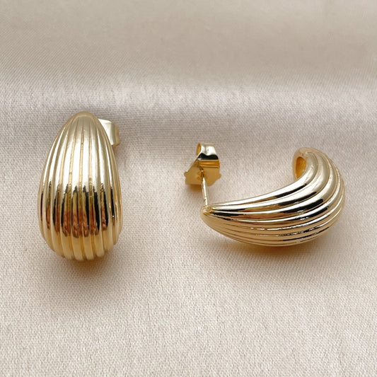 Oro Laminado Stud Earring, Gold Filled Style Teardrop Design, Polished, Golden Finish