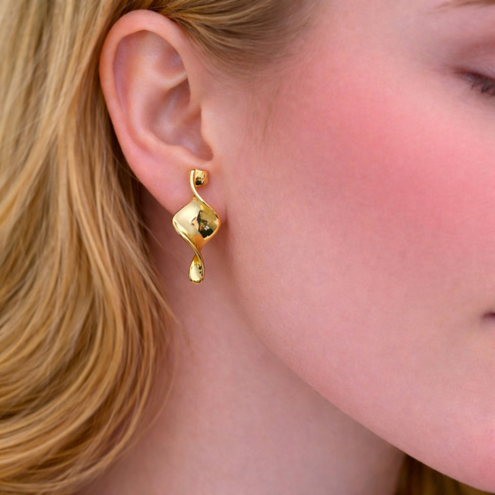 Oro Laminado Stud Earring, Gold Filled Style Twist Design, Polished, Golden Finish