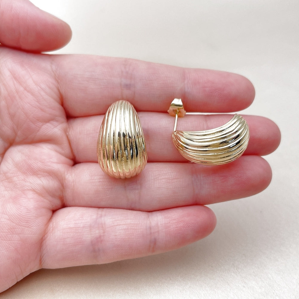 Oro Laminado Stud Earring, Gold Filled Style Teardrop Design, Polished, Golden Finish