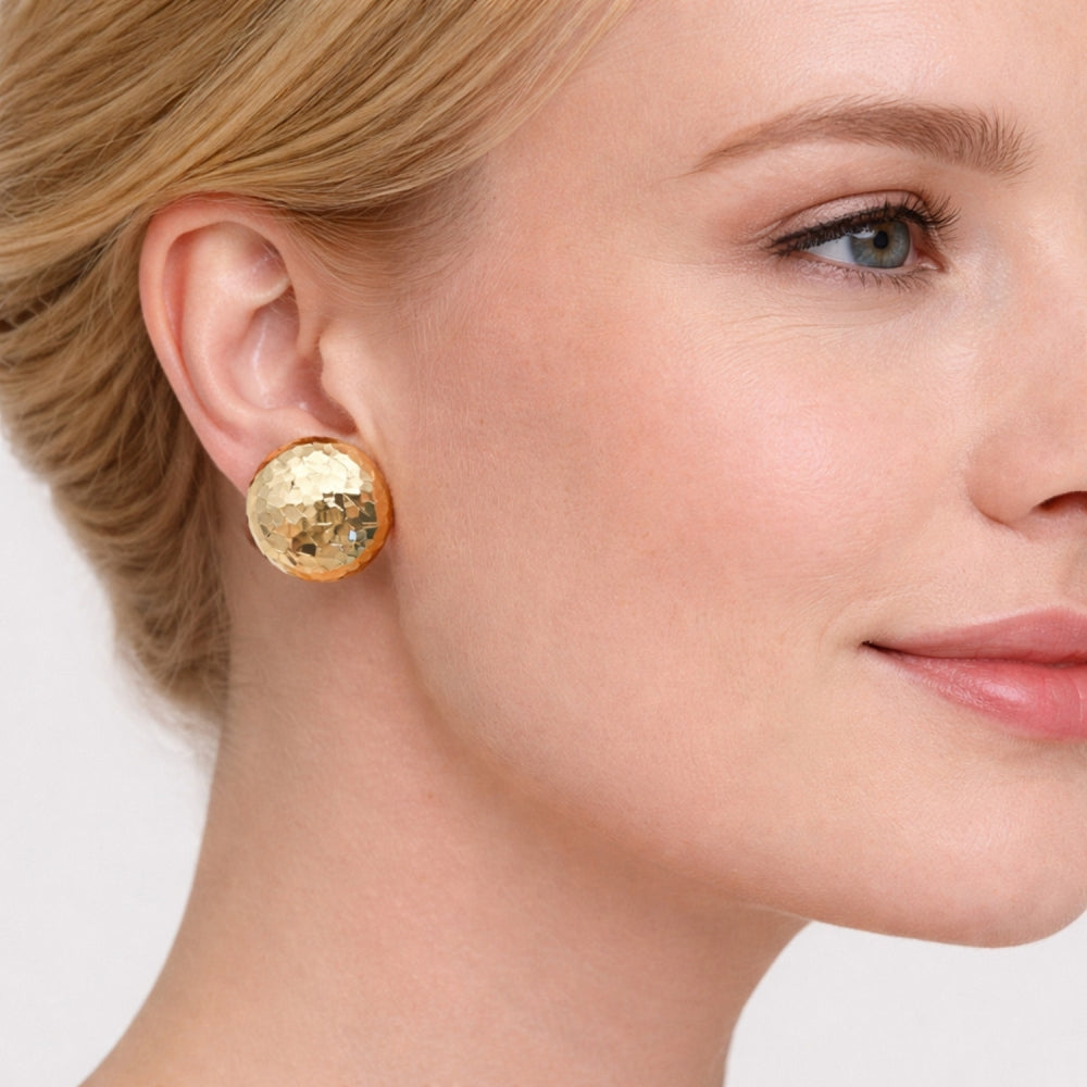 Oro Laminado Stud Earring, Gold Filled Style Diamond Cutting Finish, Golden Finish