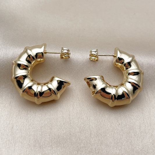 Oro Laminado Medium Hoop, Gold Filled Style Hollow Design, Polished, Golden Finish