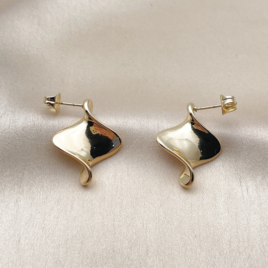 Oro Laminado Stud Earring, Gold Filled Style Twist Design, Polished, Golden Finish