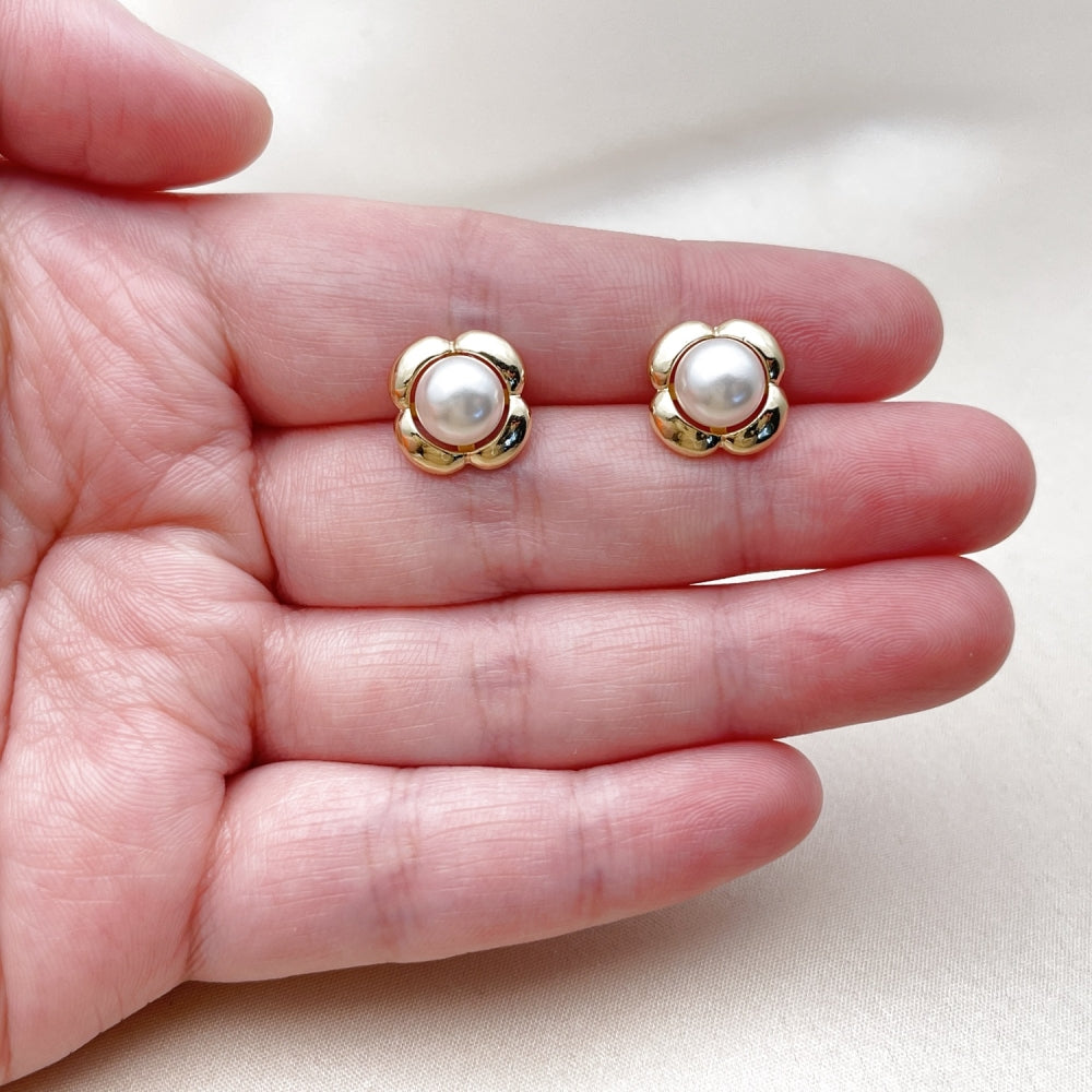 Oro Laminado Stud Earring, Gold Filled Style Four-leaf Clover and Ball Design, with Ivory Pearl, Polished, Golden Finish